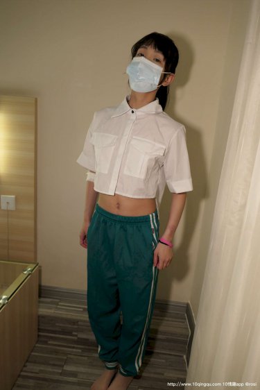 顏值不錯身材苗條美女和男友雙人啪啪秀